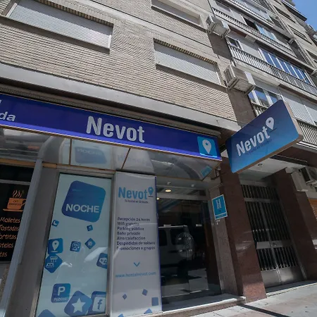 Nevot ゲストハウス 3*